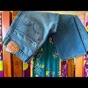 Levi’s 711 28x28 jeans